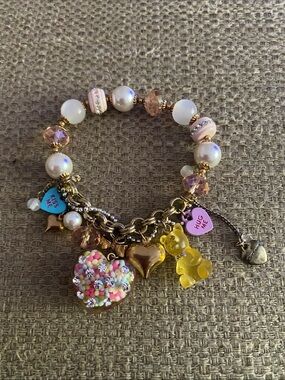 Betsey Johnson Candy Land Gummy Bear Lucite Heart Stretch Bracele Y2k